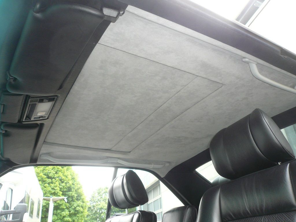 Himmel ausgebaut, gereinigt und mit Alcantara neu bezogen und montiert.