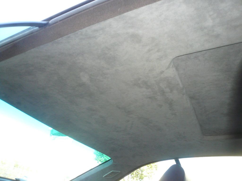 BMW 850. Himmel, A- und C-Säulen in Alcantara neu bezogen.