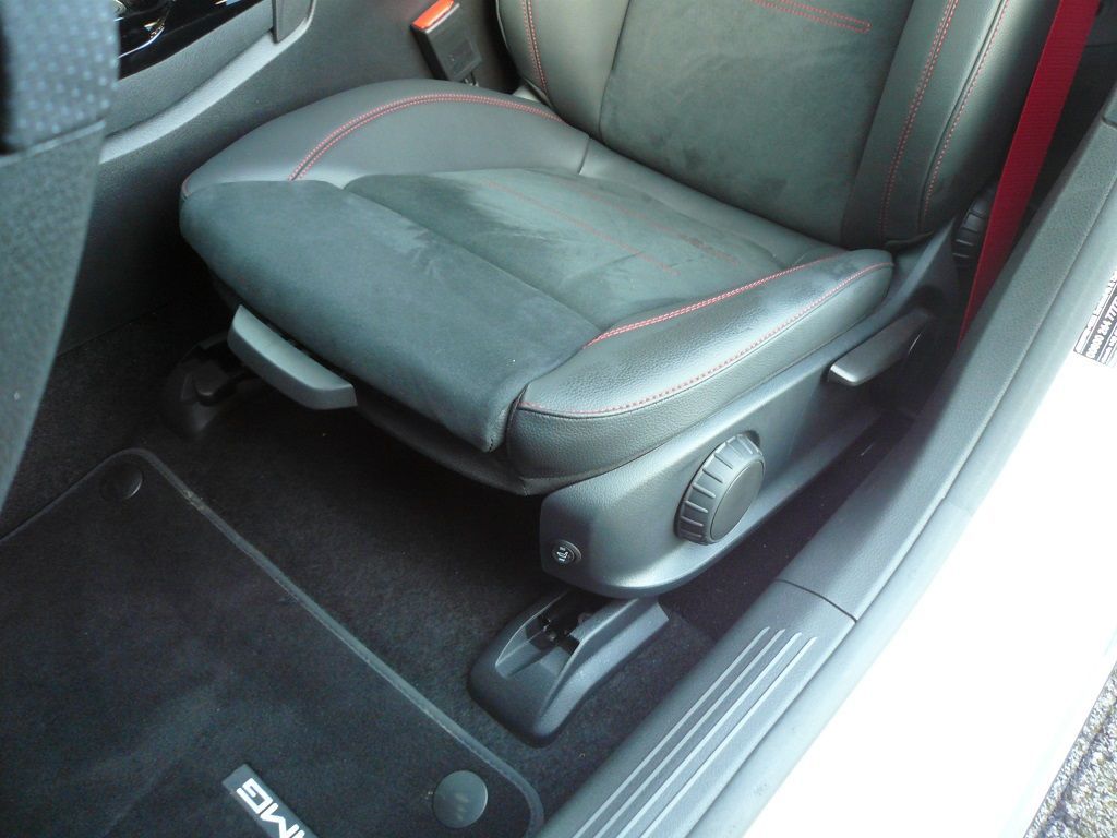 Carbon-Sitzheizung für Sitz und Rückenlehne 2-stufig im Mercedes A35 AMG nachgerüstet.