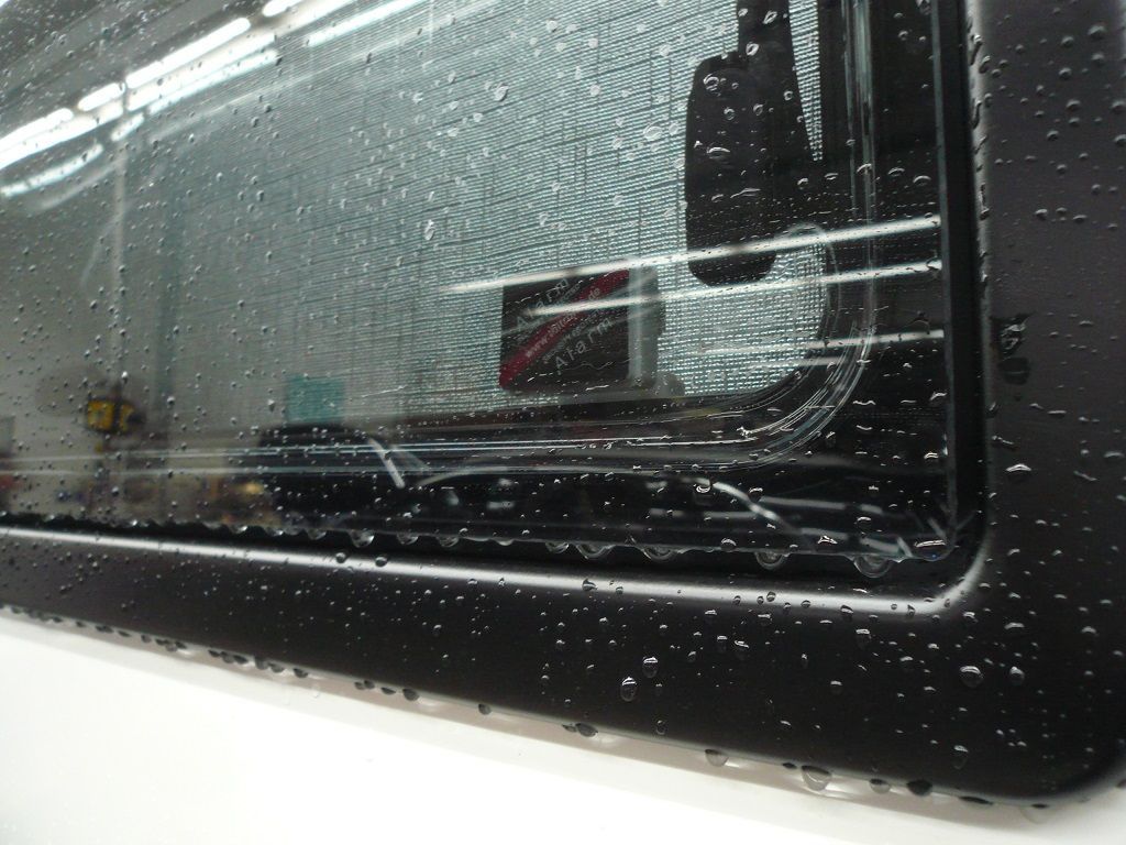 Thitronik WiPro III Alarmanlage in einem Wohnmobil auf Ford Transit Basis nachgerüstet.
Alle Fenster und Türe mit Funk-Magnetkontakten abgesichert und Funk-Gaswarner nachgerüstet.