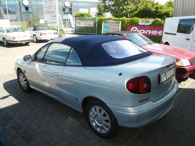 Renault Megane Cabrio, Verdeckbezug Sonnenland Stoff blau geliefert und montiert.