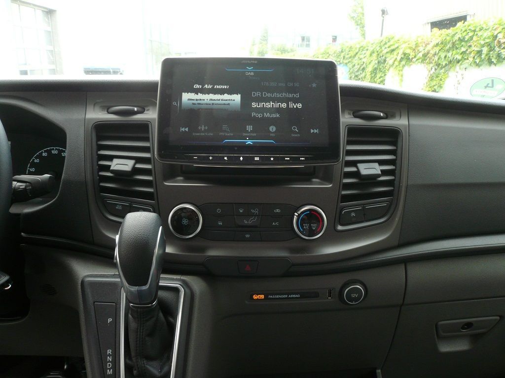 ALpine iLX-903-TRA 9zoll Transit Navigationsgerät im Wohnmobil nachgerüstet.