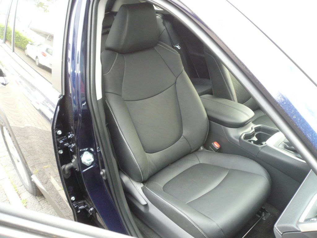 Toyota RAV4 komplette Innenausstattung in Teilleder neu angefertigt und montiert.