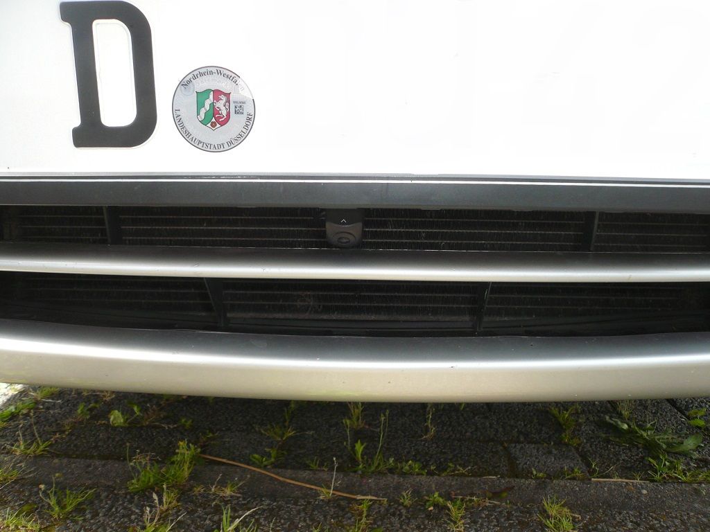 Kenwood DMX802DABS mit Front- und Rückfahrkamera nachgerüstet.