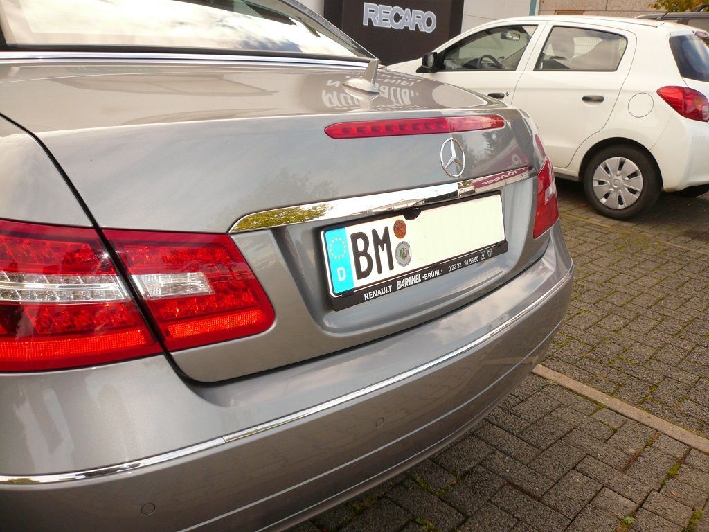 Alpine Multiview Front- und Rückfahrkamera nachgerüstet und auf das Original Mercedes Command adaptiert .