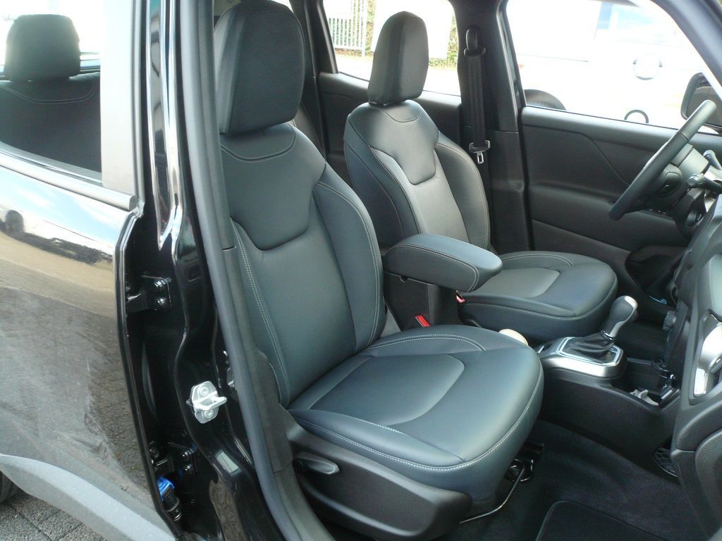 Jeep Renegade, komplette Innenausstattung in Leder neu angefertigt und montiert.