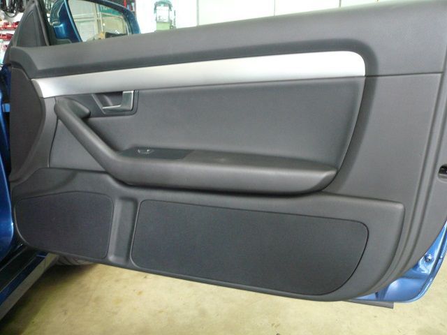 Clarion NX505E Navigation, Jehnert 3-Wege Doorboards und Audio System Verstärker im Audi A4 Cabrio montiert.