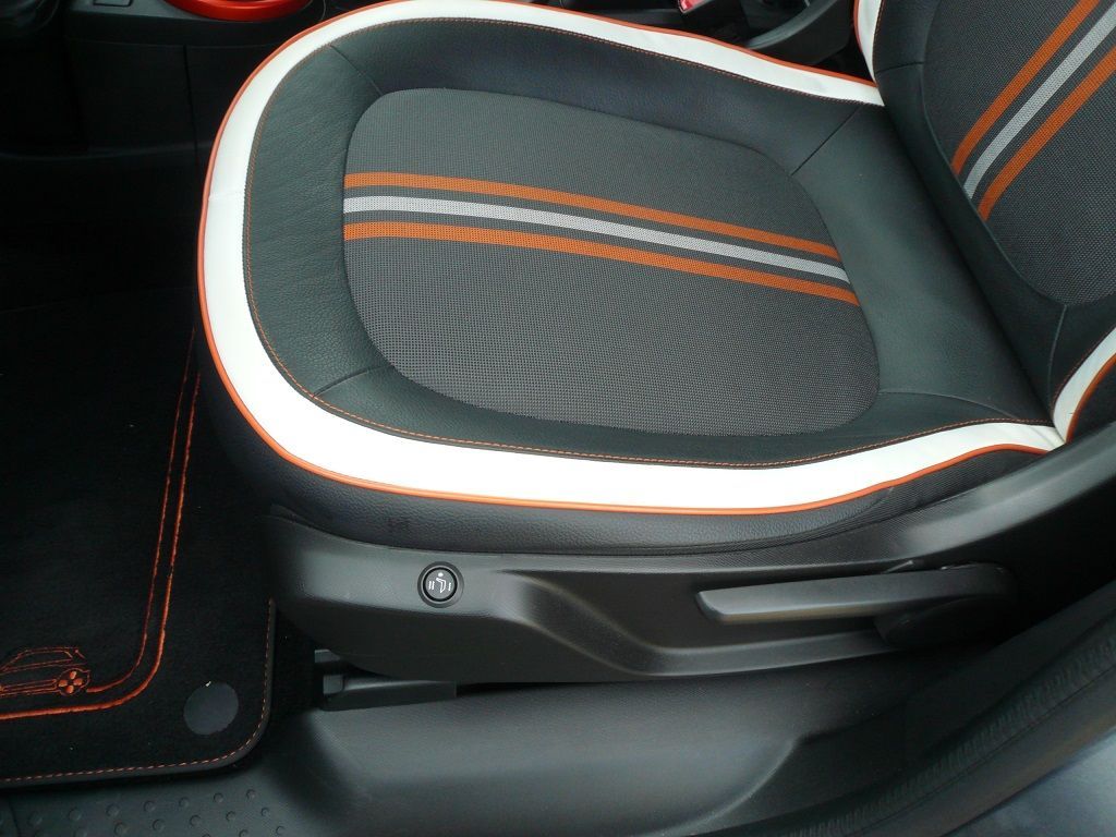Renault Twingo Sport, Carbonsitzheizung 2-Stufig nachgerüstet