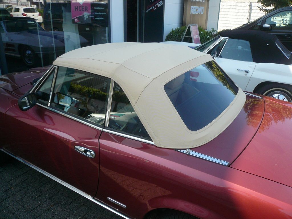 Fiat 124 Spider, Verdeckbezug in Sonnenland Stoff Beige geliefert und montiert.
