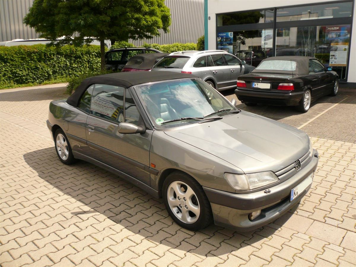 Peugeot 306, Verdeckbezug in Sonnenland Stoff schwarz geliefert und montiert.