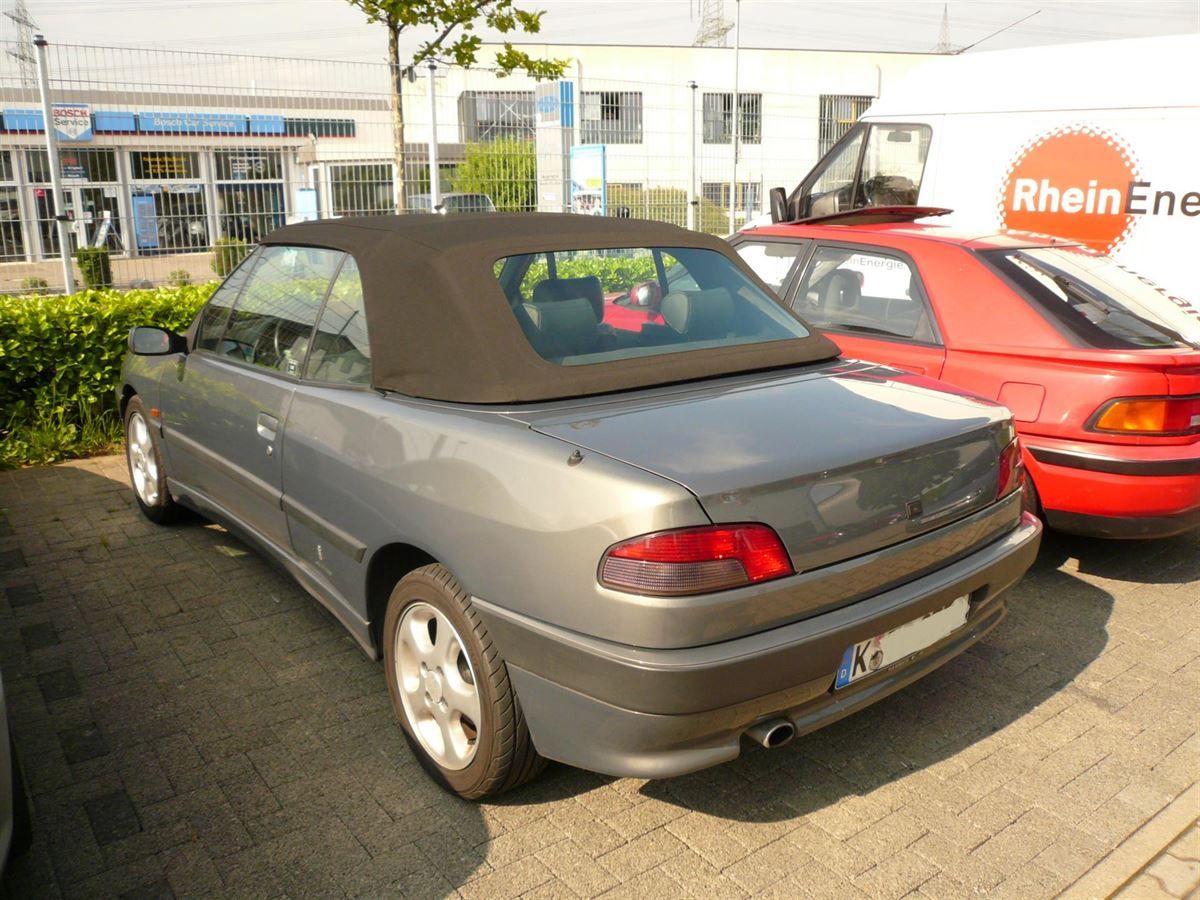 Peugeot 306, Verdeckbezug in Sonnenland Stoff schwarz geliefert und montiert.