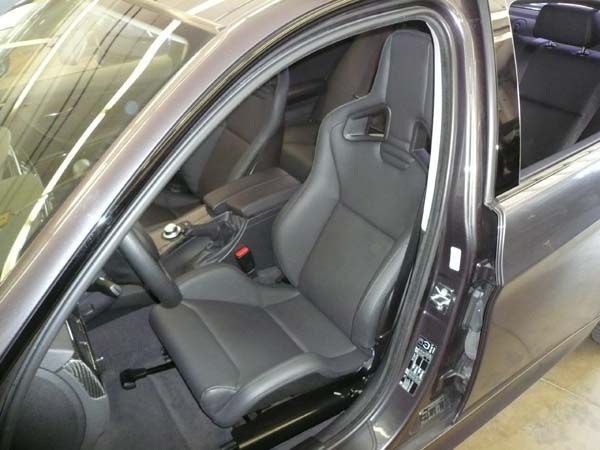 RECARO Sportster CS Sitze im E90 BMW nachgerüstet.