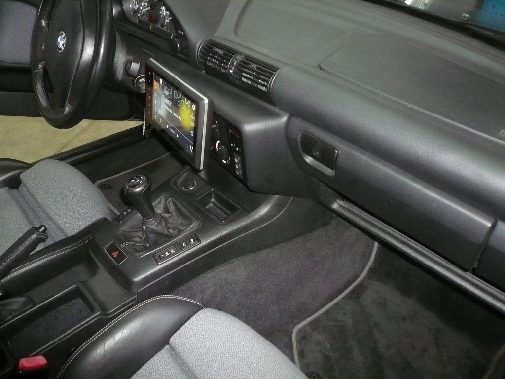 Pioneer SPH-EVO82DAB Modularer Multimedia-Player mit kapazitativem 8-Zoll-Touchscreen mit Anbindung einfach über USB-Kabel – für Apple CarPlay, Android Auto und Rückfahrkamera nachgerüstet. Musikanlage von Morel, Hertz, JL Audio montiert.