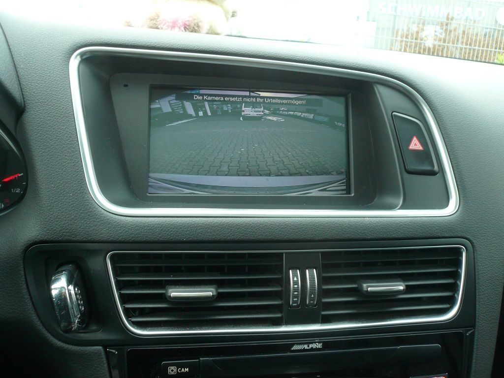 Alpine X703D-Q5 7-Zoll Premium-Infotainment-System für Audi Q5 mit Navigationssystem, Apple CarPlay und Android Auto Unterstützung.