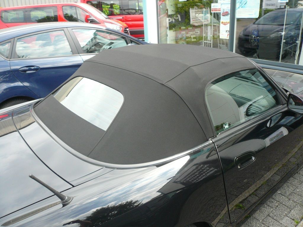 Verdeckbezug in Sonnenland Stoff schwarz mit beheizter Glasheckscheibe geliefert und montiert.
