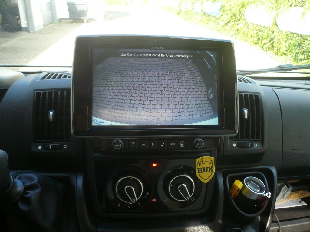 Alpine X903D-DU (Modell 2019) Ducato Wohnmobil 9zoll Navigation mit Rückfahrkamera montiert.