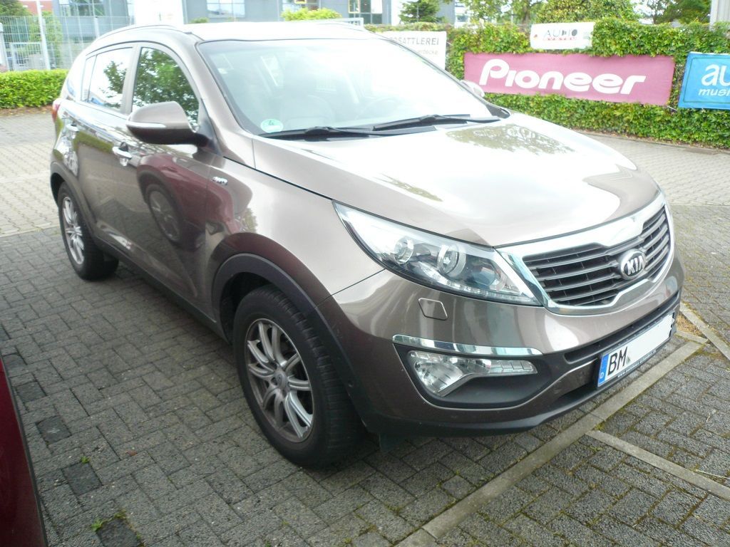 Pioneer AVIC-Z810DAB im KIA Sportage nachgerüstet. Original Soundsystem, Lenkrad Fernbedienung und Rückfahrkamera auf das Pioneer Gerät adaptiert.