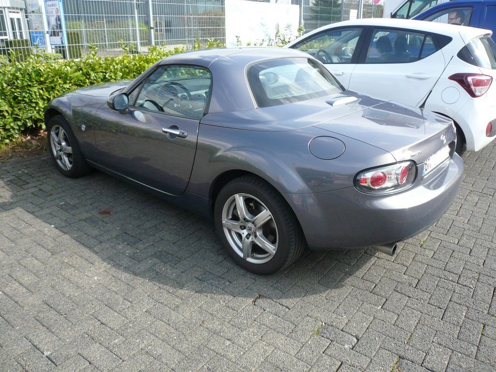 Kenwood DNX5180DABS Navigation im Mazda MX5 nachgerüstet.