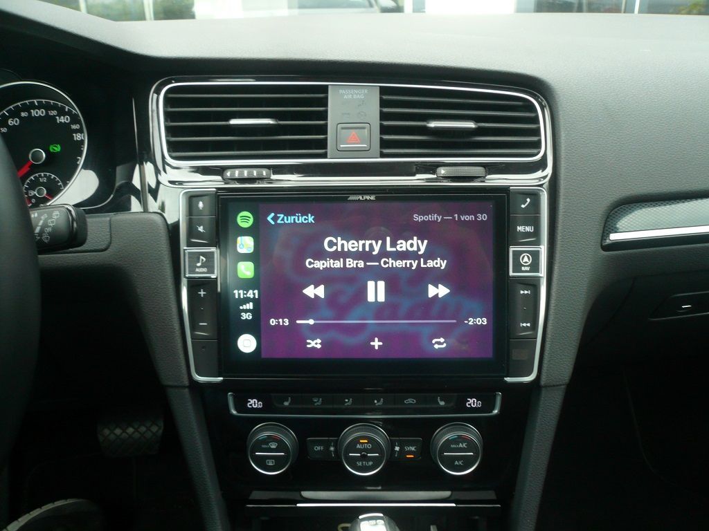 Alpine i902D-G7, 9-Zoll Premium-Mobile-Media-System für Volkswagen Golf 7 mit Apple CarPlay und Android Auto Unterstützung nachgerüstet. OEM Rückfahrkamera & PDC Darstellung an das Alpine Gerät adaptiert.