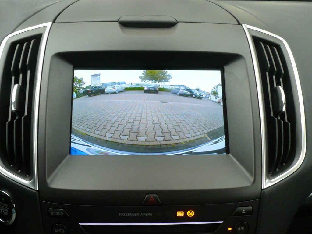 Rückfahrkamera an das Original Ford Navi Sync3 nachgerüstet. Alpine 10zoll Deckenmonitor als Rearseat Entertainment montiert.