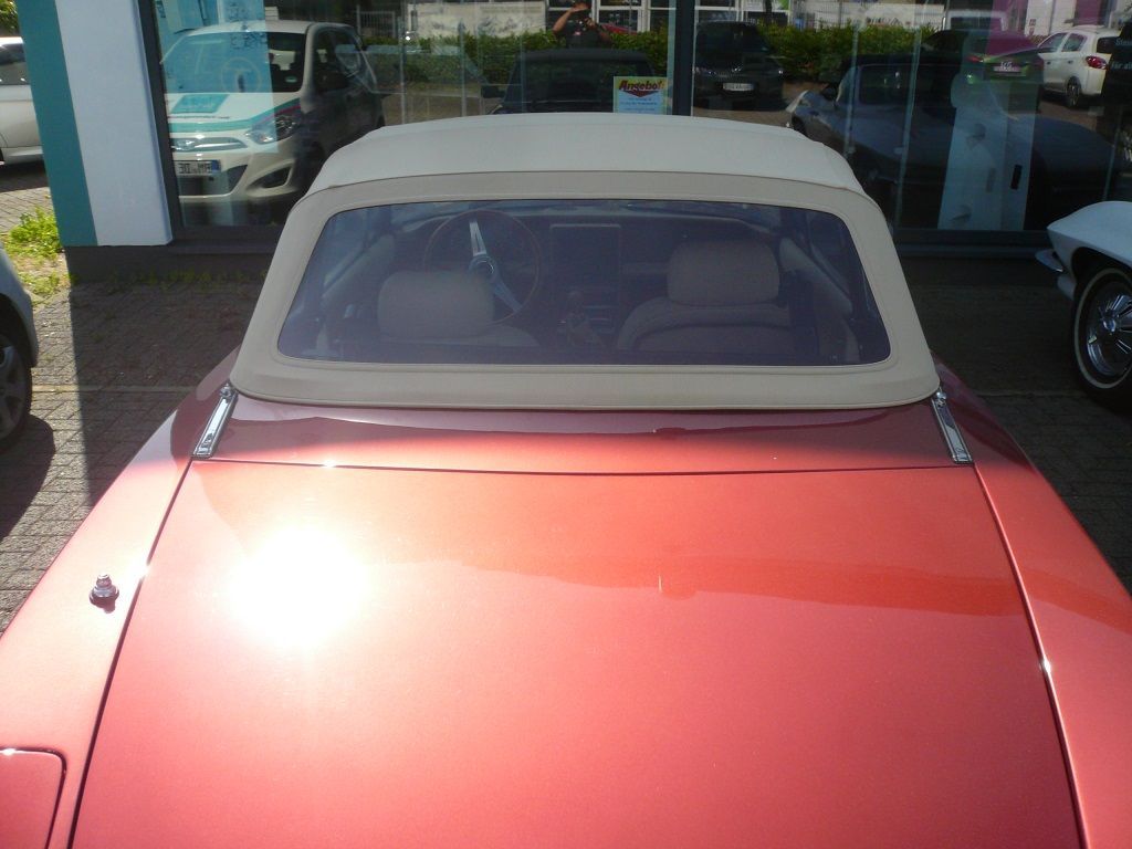 Fiat 124 Spider, Verdeckbezug in Sonnenland Stoff Beige geliefert und montiert.