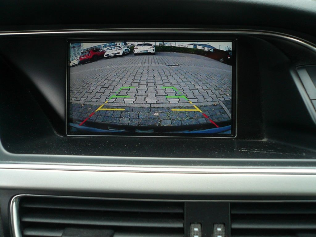 Rückfahrkamera Modul für das MMI 2G und Griffleistenkamera im Audi A5 Coupe nachgerüstet.