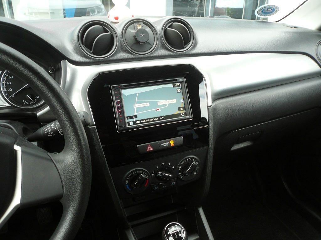 Pioneer AVIC-Z730DAB Navigation im Suzuki Grand Vitara nachgerüstet.