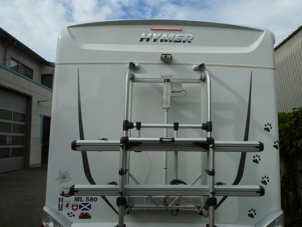 Alpine X903D-S906 ein 23 cm (9-Zoll) Premium-Infotainment-System für Mercedes Sprinter (W906) mit Reisemobil-Navigation, Apple CarPlay und Android Auto Unterstützung nachgerüstet.