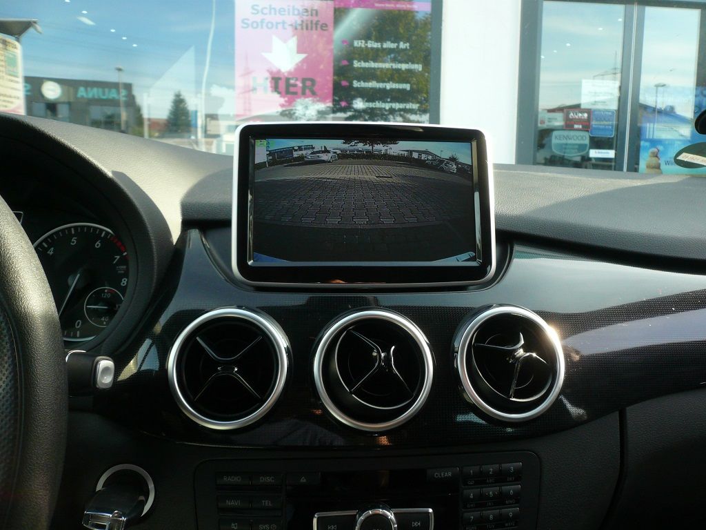 ESX VN809 MB-B1 Fahrzeugspezifischer i9 Naviceiver mit 20,3 cm (8“) Touchscreen-Bildschirm für Mercedes-Benz B-Klasse und Rückfahrkamera nachgerüstet.