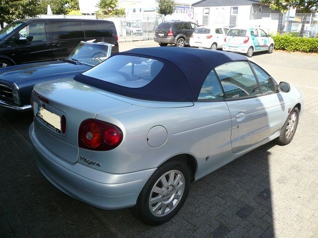 Renault Megane Cabrio, Verdeckbezug Sonnenland Stoff blau geliefert und montiert.