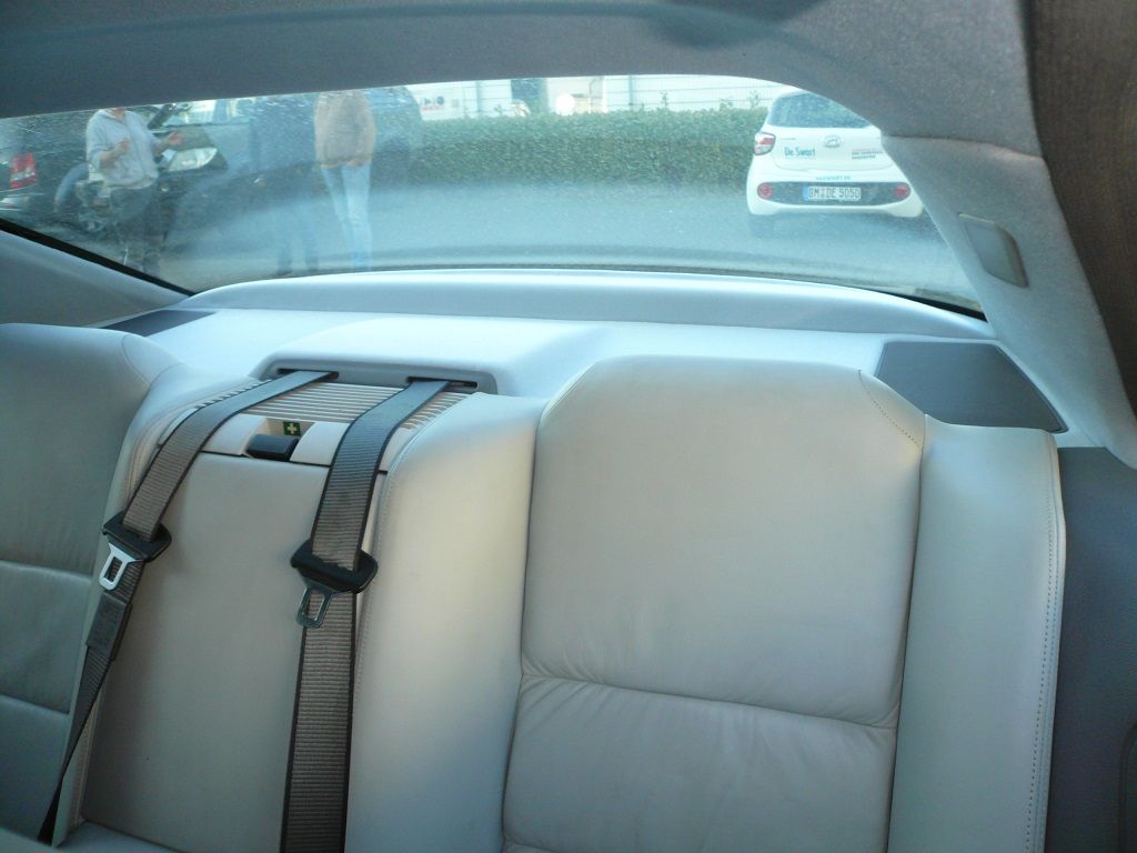 BMW 850i Himmel, Hutablage, A- und C-Säulen in Himmelstoff neu bezogen.