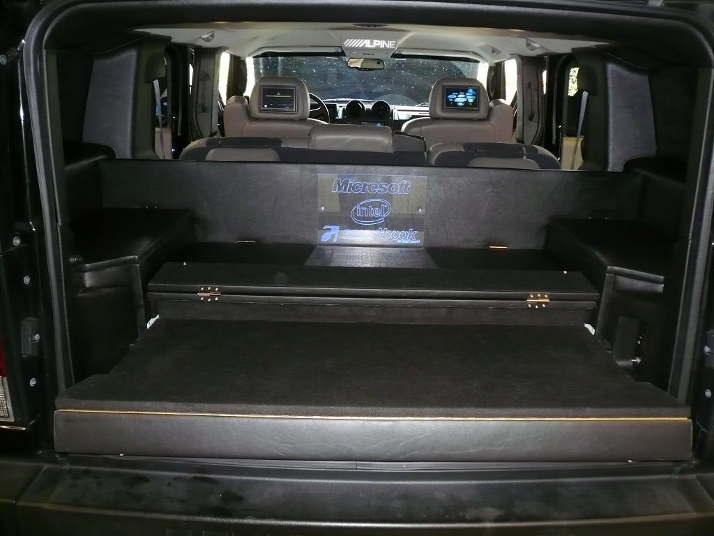 Presentations Vorrichtung für Laptops und Smartbooks angefertigt und mit Kunstleder bezogen.