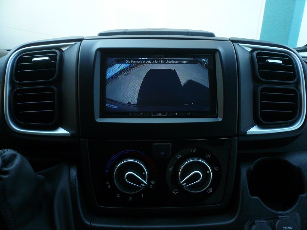 Alpine iLX-W690DU8 Doppel-DIN Mediacenter inkl. Rückfahrkamera im aktuellen Ducato 8 von 2022 nachgerüstet.