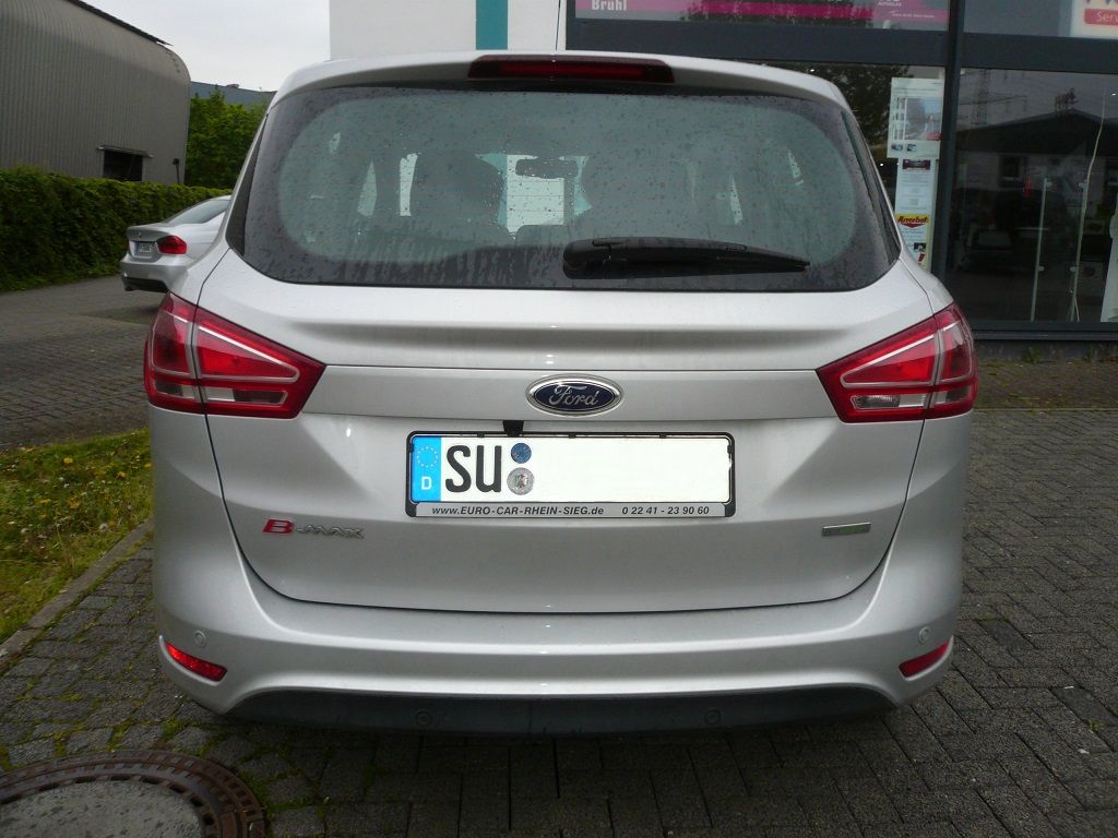 Kenwood DNX4180BT inkl. Rückfahrkamera im Ford B-Max nachgerüstet.