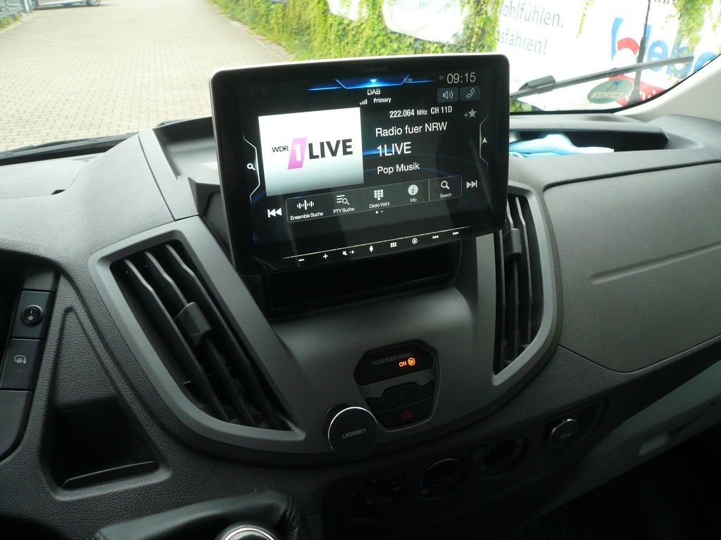 Alpine 9zoll Navigation INE-F904DC inkl. Multi-View Rückfahrkamera und Thitronik Alarmanlage in einem Ford Transit Wohnmobil nachgerüstet.