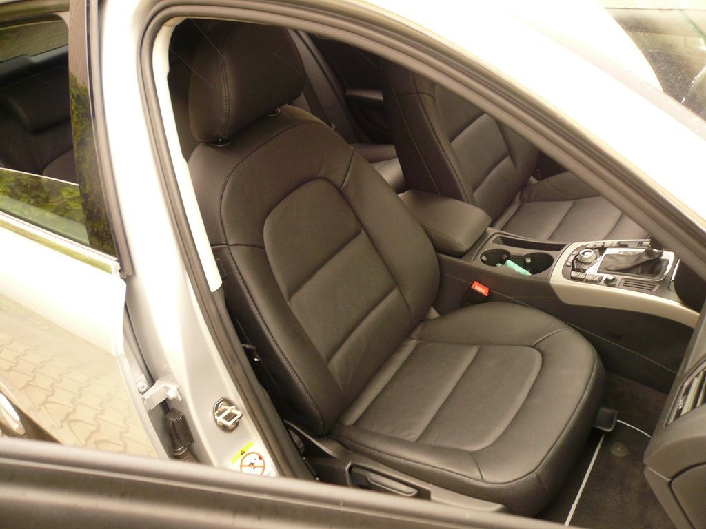 Audi A4 Avant Innenausstattung inkl. vier Türverkleidungs Innenteile in Leder neu angefertigt und montiert.