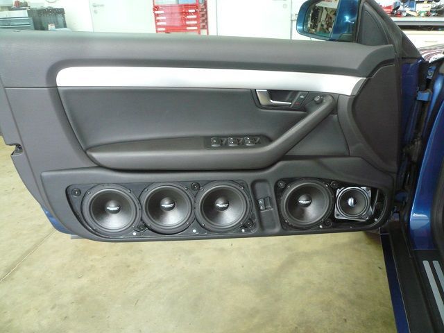 Clarion NX505E Navigation, Jehnert 3-Wege Doorboards und Audio System Verstärker im Audi A4 Cabrio montiert.