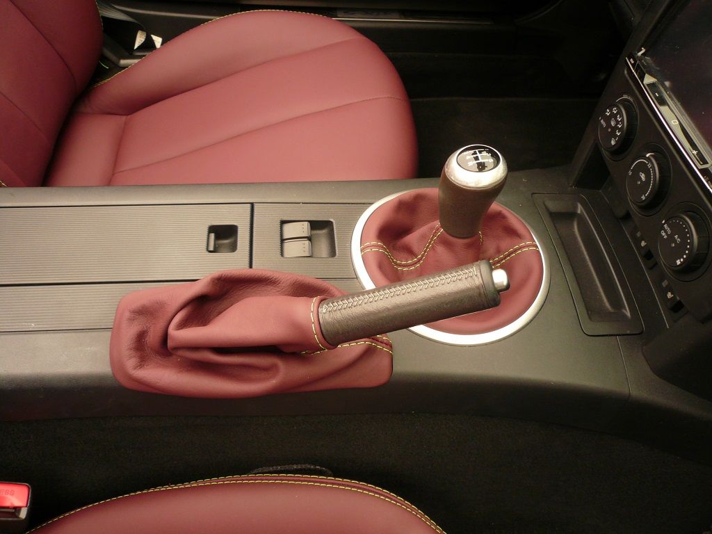 Mazda MX5, Sitze, Türverkleidungen, Schalt- und Handbremssack Leder neu bezogen.