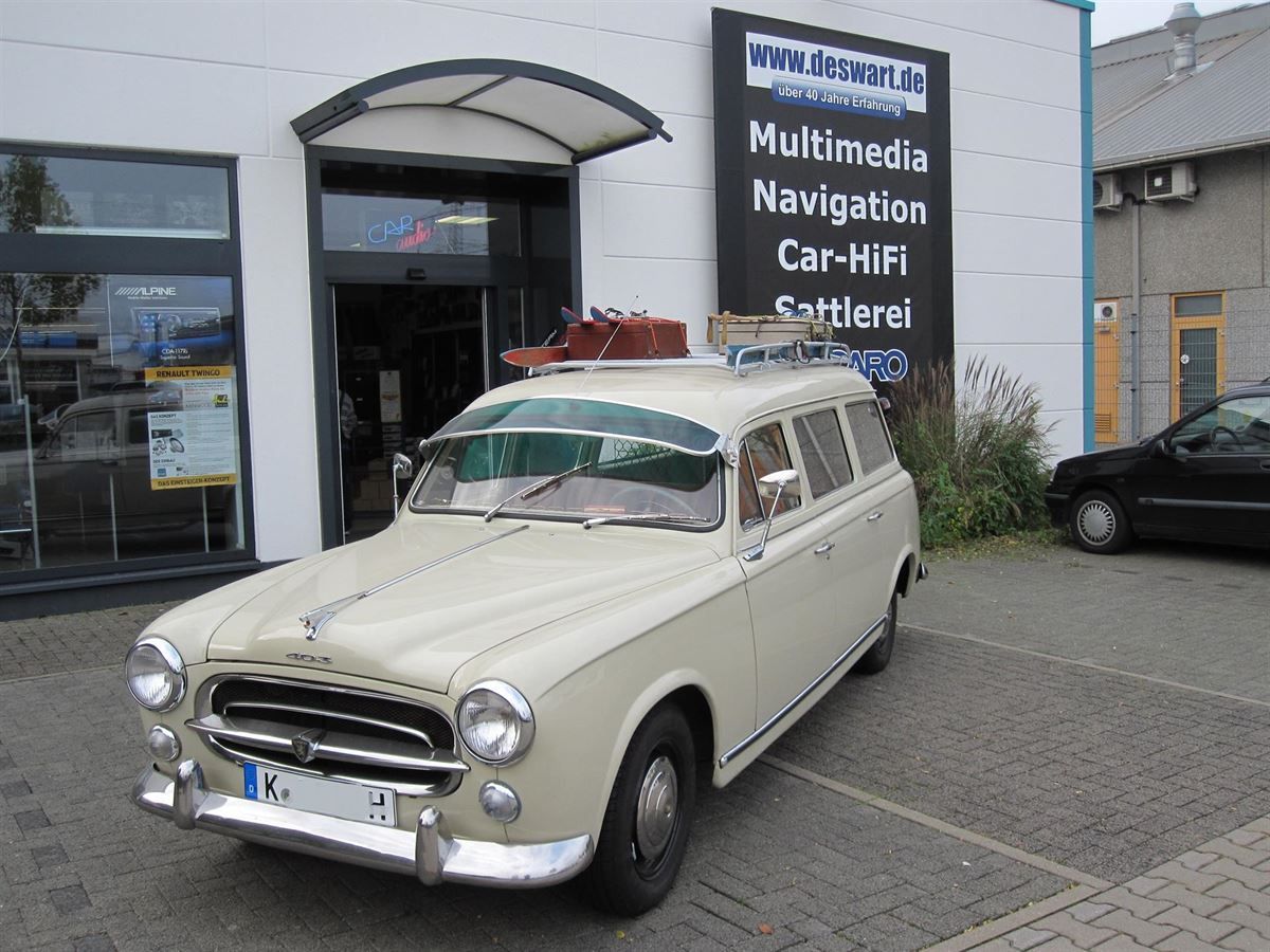 Komplette Innenausstattung & Teppichgarnitur neu angefertigt und montiert.