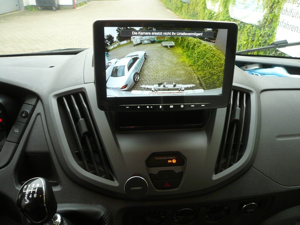 Alpine 9zoll Navigation INE-F904DC inkl. Multi-View Rückfahrkamera und Thitronik Alarmanlage in einem Ford Transit Wohnmobil nachgerüstet.