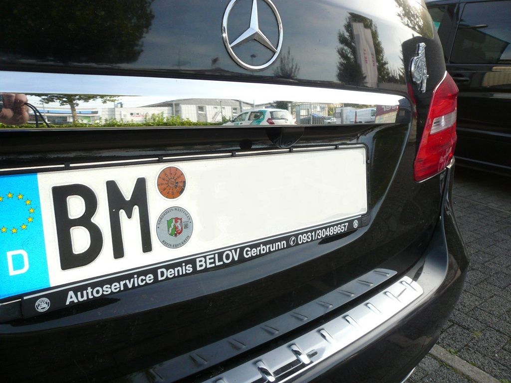 ESX VN809 MB-B1 Fahrzeugspezifischer i9 Naviceiver mit 20,3 cm (8“) Touchscreen-Bildschirm für Mercedes-Benz B-Klasse und Rückfahrkamera nachgerüstet.