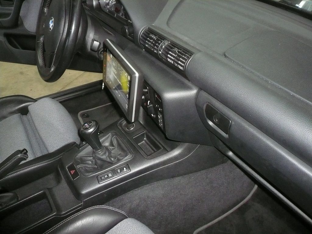 Pioneer SPH-EVO82DAB Modularer Multimedia-Player mit kapazitativem 8-Zoll-Touchscreen mit Anbindung einfach über USB-Kabel – für Apple CarPlay, Android Auto und Rückfahrkamera nachgerüstet. Musikanlage von Morel, Hertz, JL Audio montiert.