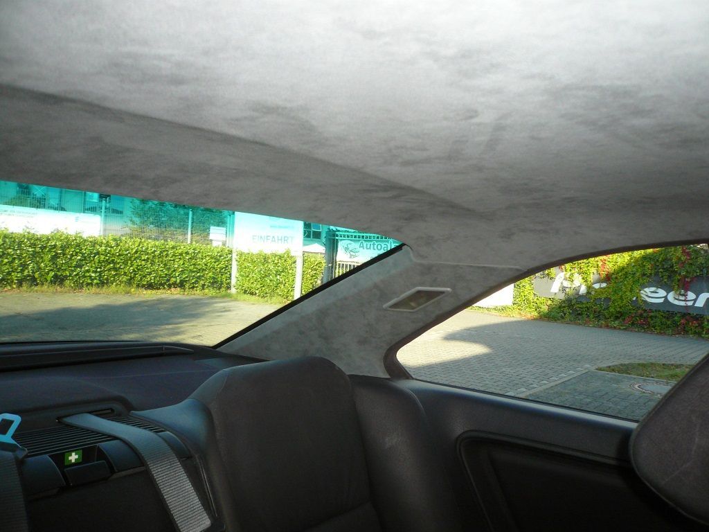 BMW 850. Himmel, A- und C-Säulen in Alcantara neu bezogen.