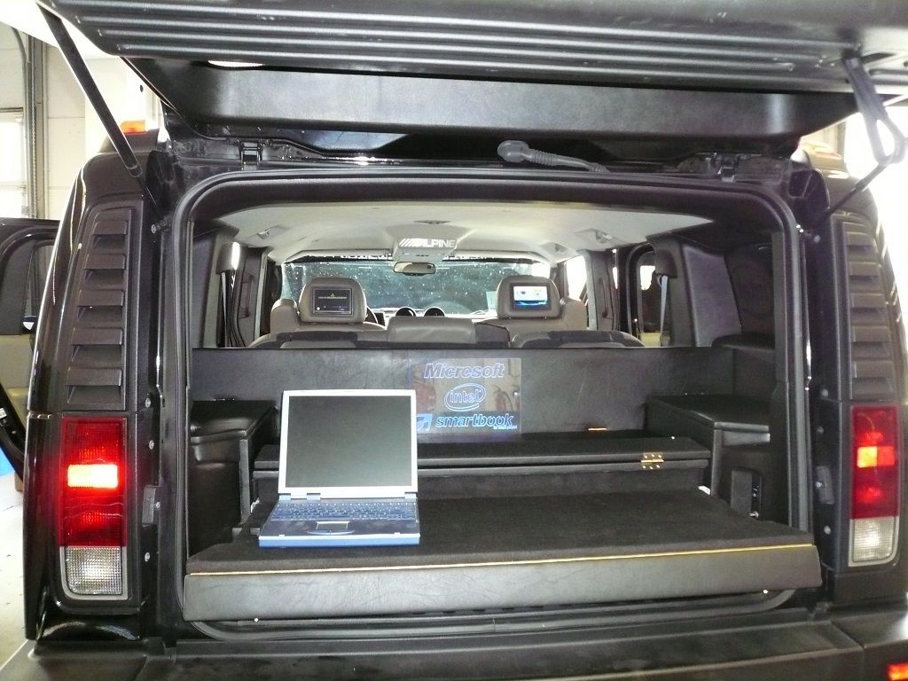 Presentations Vorrichtung für Laptops und Smartbooks angefertigt und mit Kunstleder bezogen.