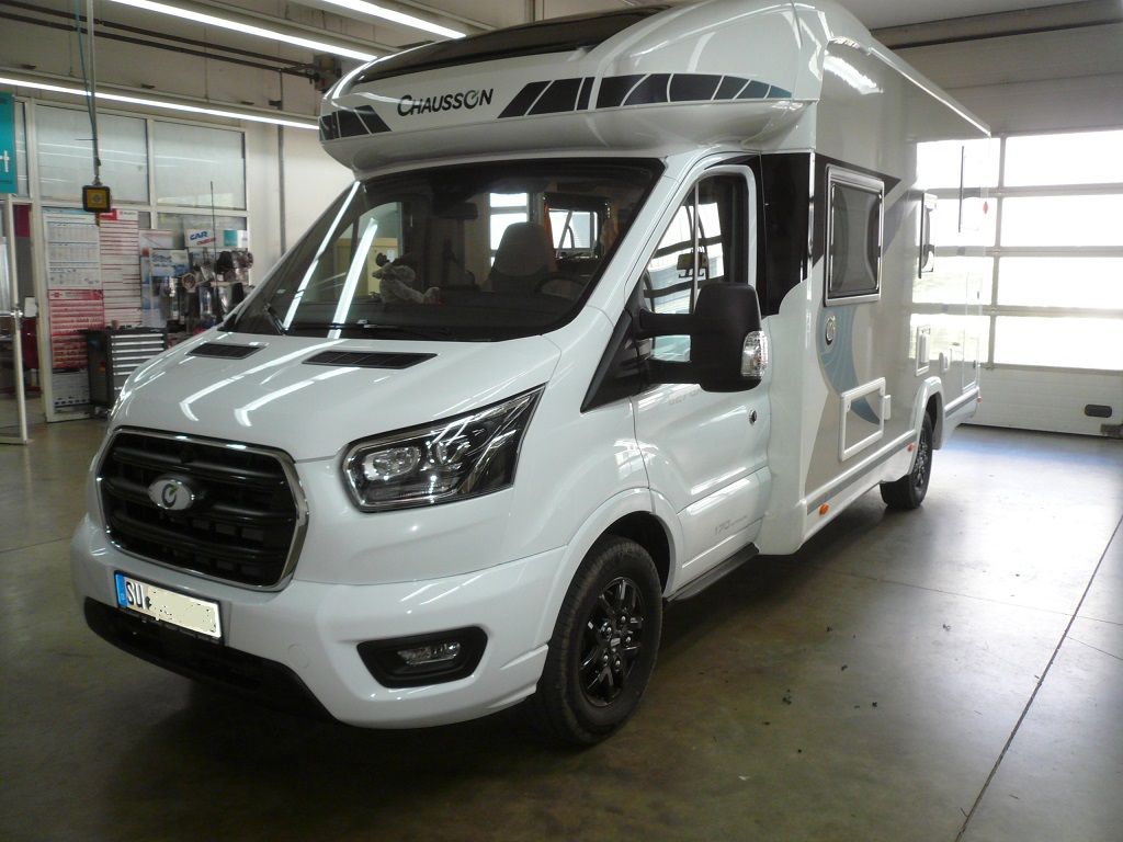 Caratec CET302R Caravaning-Routerset mit flacher Dachantenne in einem Ford Transit Wohnmobil nachgerüstet.