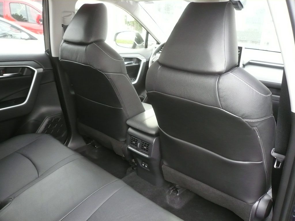 Toyota RAV4 komplette Innenausstattung in Teilleder neu angefertigt und montiert.