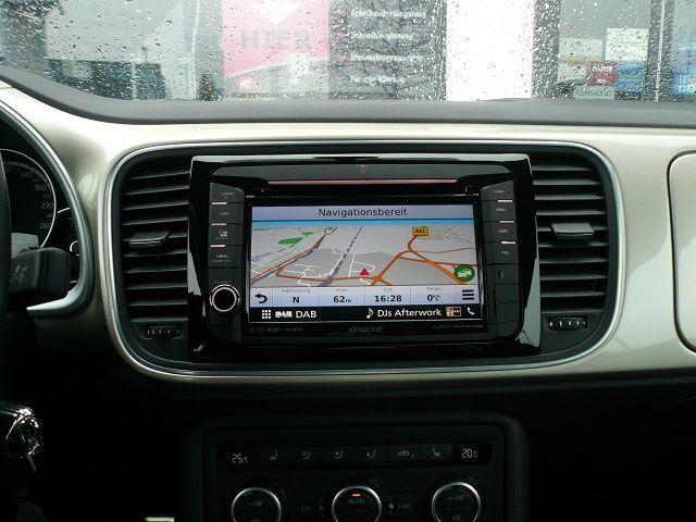 Wir haben im VW Käfer das Kennwood DNX518DABS nachgerüstet, die Originale OEM  Rückfahrkamera an das Kenwood Gerät adaptiert. Die Darstellung der PDC und der Klima mittels Adapter auch visuell adaptiert.