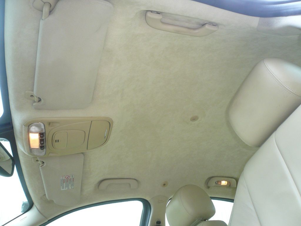 Jaguar S-Type Himmel ausgebaut, Himmel gereinigt und mit Alcantara neu bezogen.