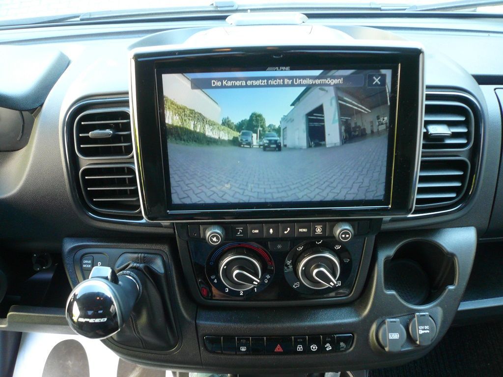 Im aktuellen Ducato 8 haben wir folgende Alpine Produkte nachgerüstet:
Alpine X903D-DU8 Navigation, Rückfahrkamera HCE-C2100RD, Frontkamera HCE-C2600FD, Abwasserkamera HCE-C1100, SPC-R100DU Radial-Lautsprecher, SWC-D84S Subwoofer mit SWA-150KIT Verstärker.
Gegen Diebstahl haben wir die Thitronik Alarmanlage WiPro III safe.lock nachgerüstet.