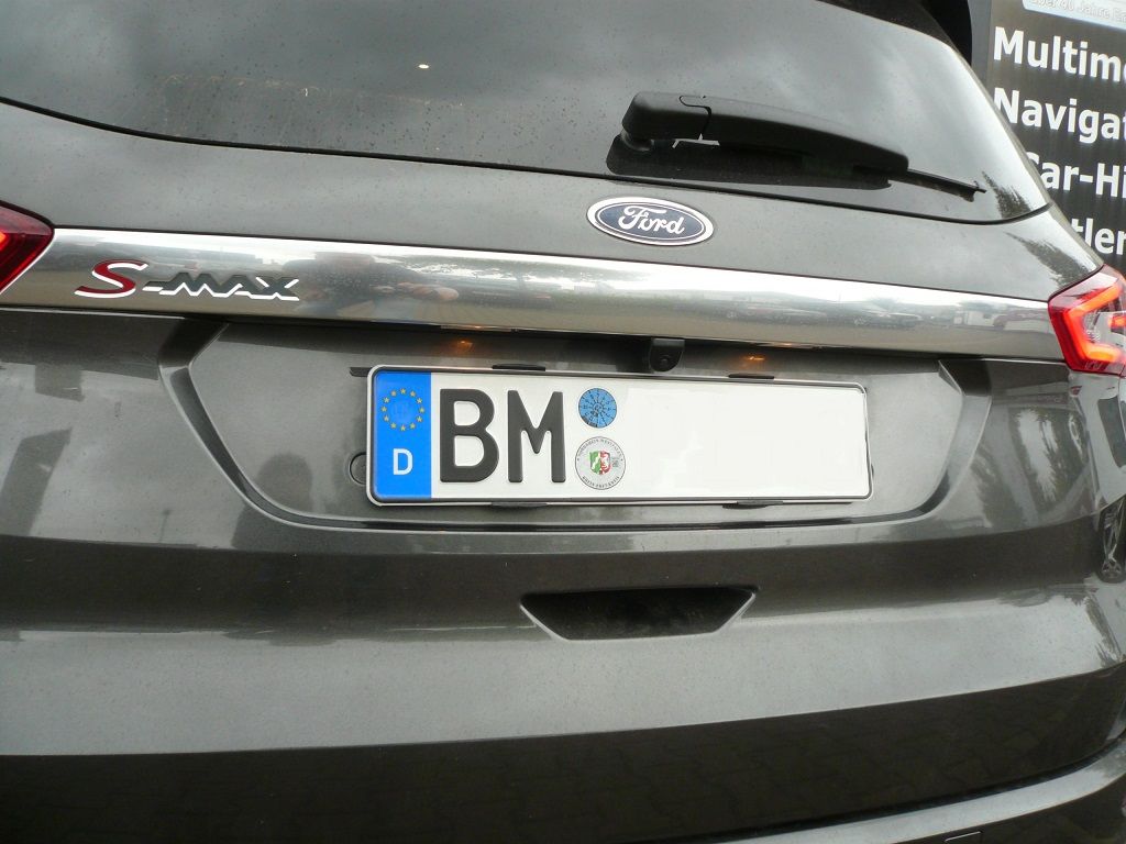 Rückfahrkamera an das Original Ford Navi Sync3 nachgerüstet. Alpine 10zoll Deckenmonitor als Rearseat Entertainment montiert.